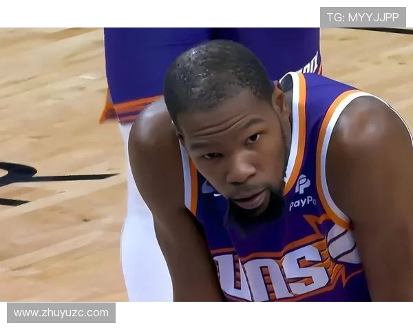 杜兰特半场表现稳定得分10分三分球未能命中展现全能能力